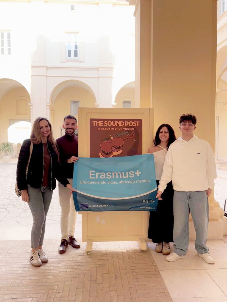 Presentación del concierto el día 15 de octubre en Pescara,junto con el director , Alfredo Bruno y el equipo Erasmus de Bacau, Rumanía