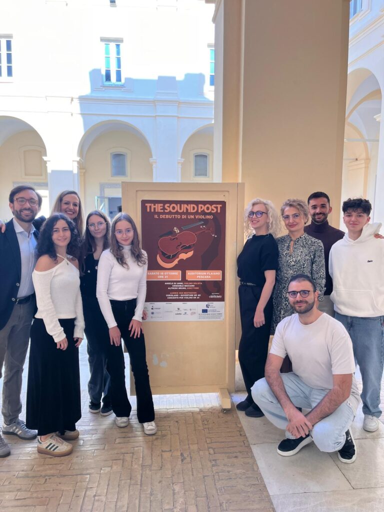 Presentación del concierto el día 15 de octubre en Pescara,junto con el director , Alfredo Bruno y el equipo Erasmus de Bacau, Rumanía 2